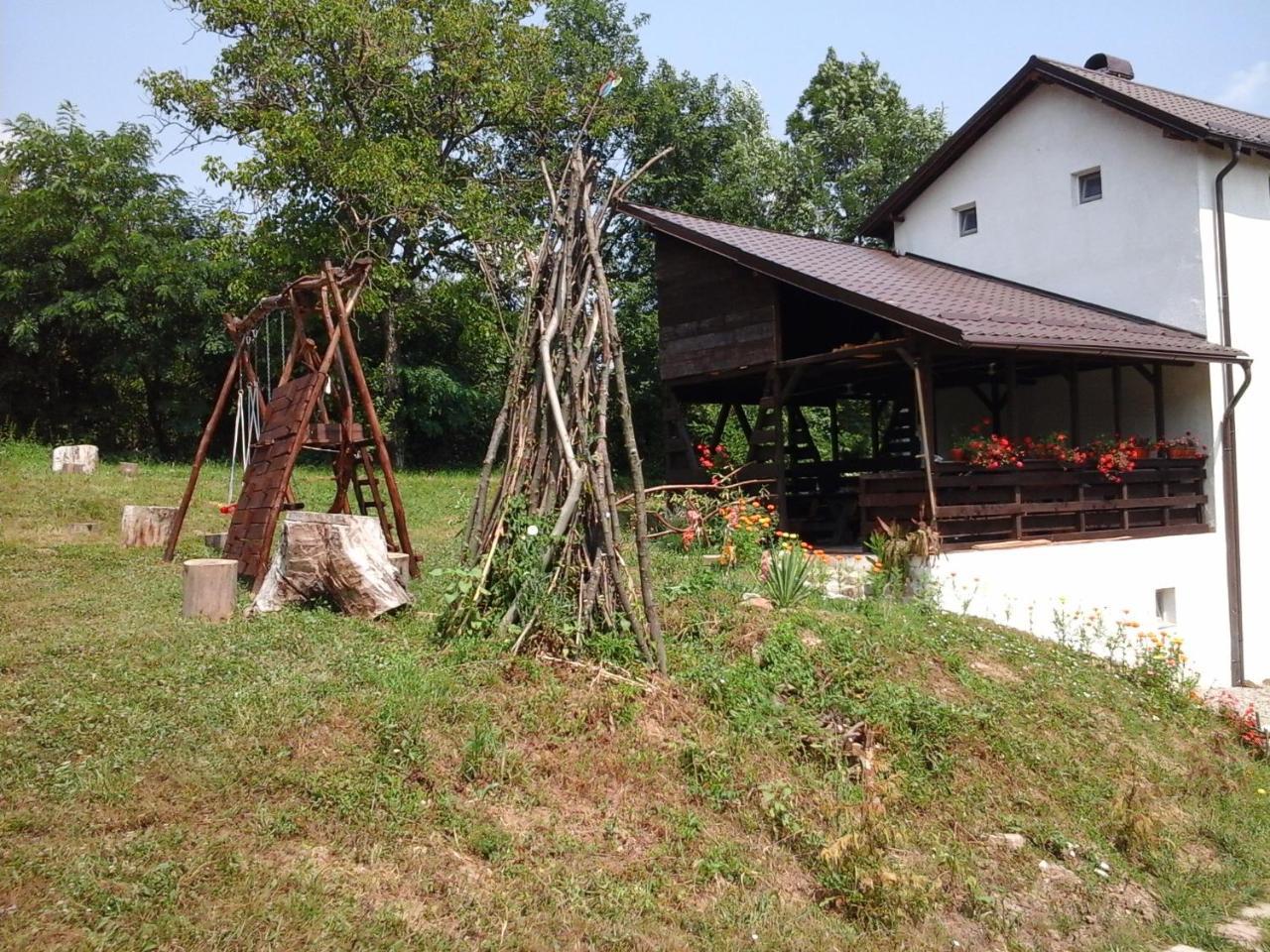 Villa Casa Piscul Lupului Pucioasa Exterior foto